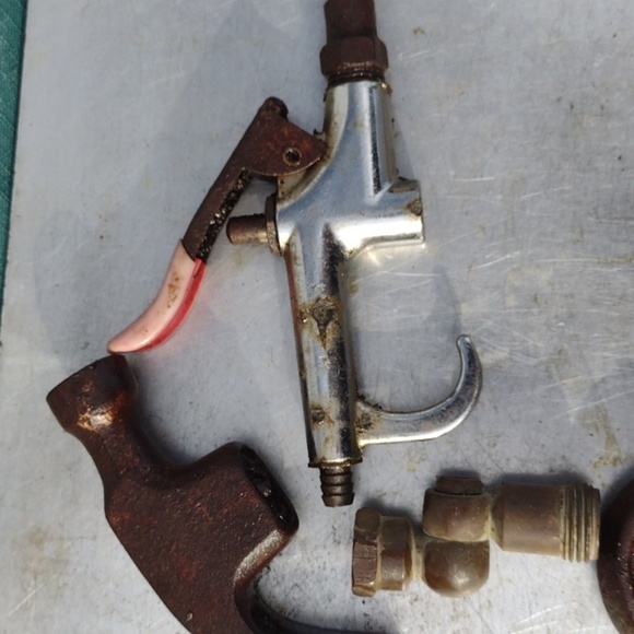 Vintage Metal Tool Set - Picture 3 of 4